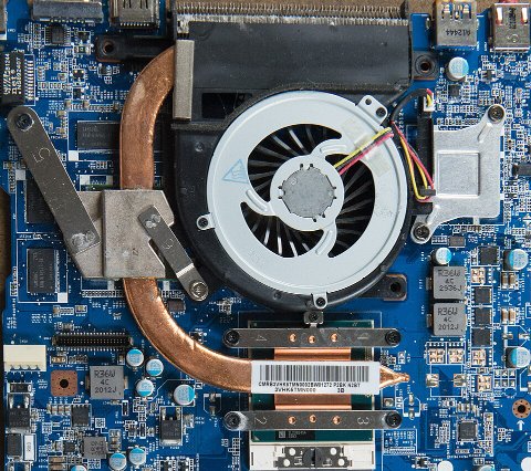 Dell Inspiron 14 5000 BIOS thermal fan control settings showing temperature threshold options Dell Inspiron 14 5000 BIOS thermal fan control settings showing temperature threshold options