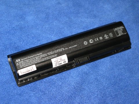 HP laptop battery pack showing charge contacts and health manager settings HP laptop battery pack showing charge contacts and health manager settings