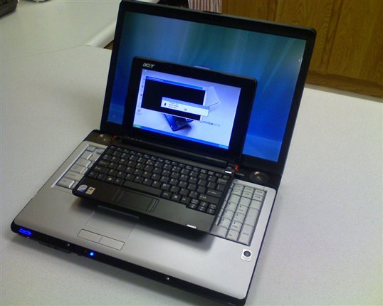 Acer TravelMate laptop showing USB hub not recognized error on Windows 11