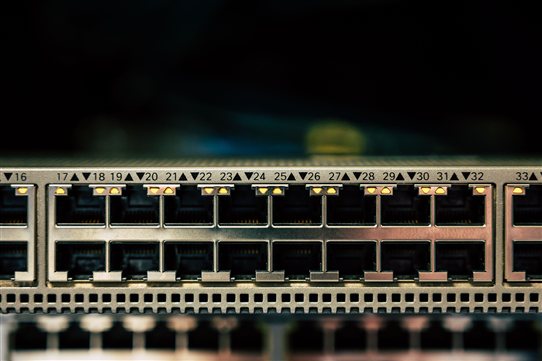 Network switch with Ethernet cables for MSI Stealth 16